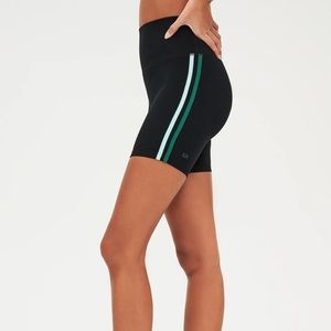 Splits 59 airweight bike short in black/jade